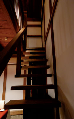 お部屋 陽（ひなた）階段